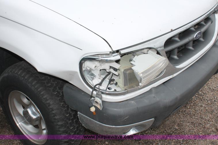 image for item E3407 2000 Ford Explorer XLT SUV