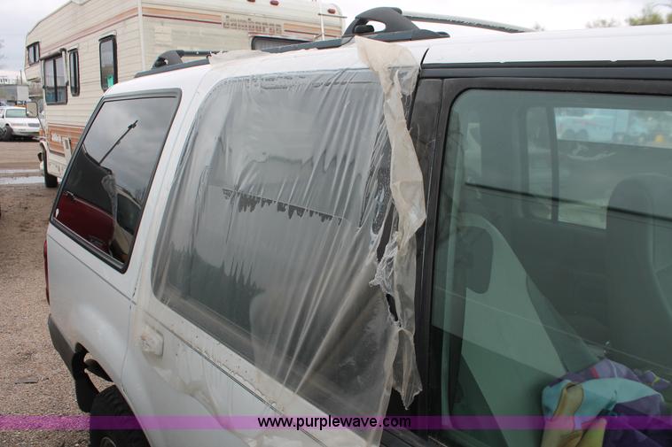 image for item E3407 2000 Ford Explorer XLT SUV