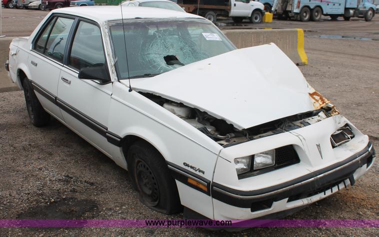 image for item E3409 1986 Pontiac Sunbird