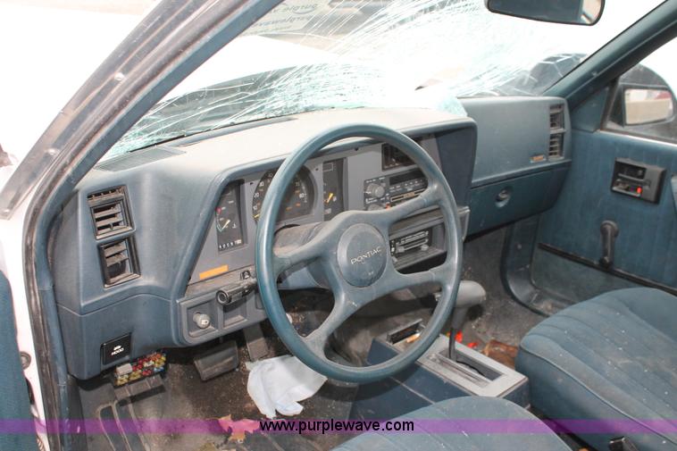 image for item E3409 1986 Pontiac Sunbird
