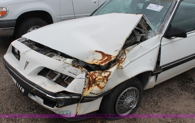 image for item E3409 1986 Pontiac Sunbird