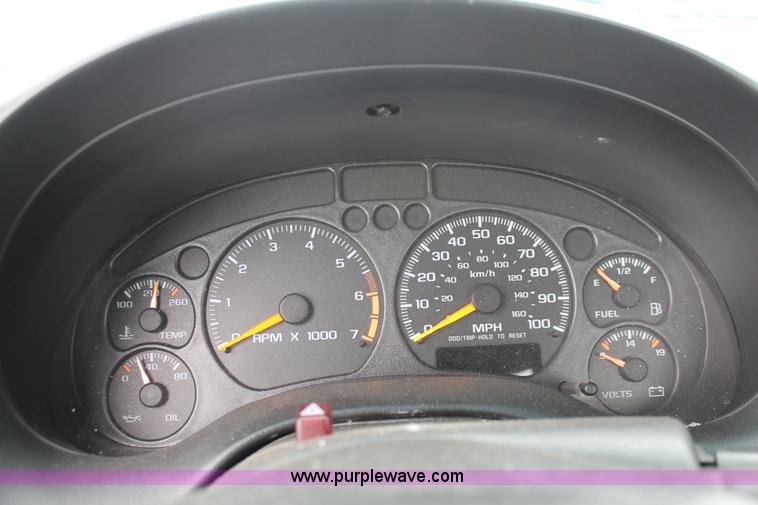 image for item E3413 2000 GMC Sonoma pickup truck