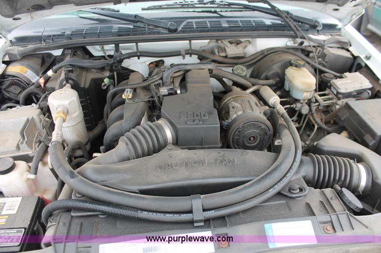 image for item E3413 2000 GMC Sonoma pickup truck