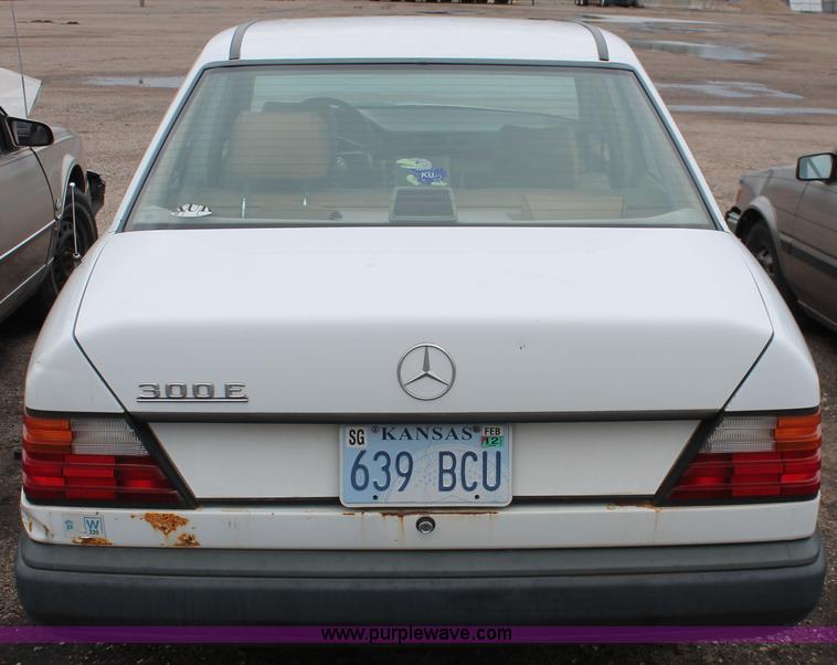 image for item E3418 1989 Mercedes Benz 300E