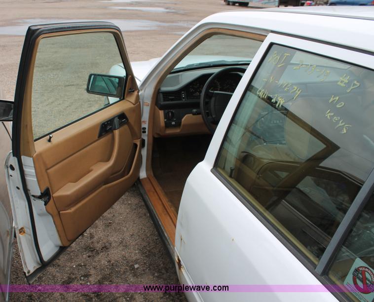 image for item E3418 1989 Mercedes Benz 300E