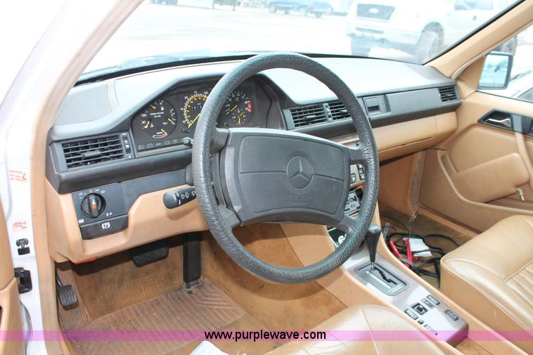 image for item E3418 1989 Mercedes Benz 300E