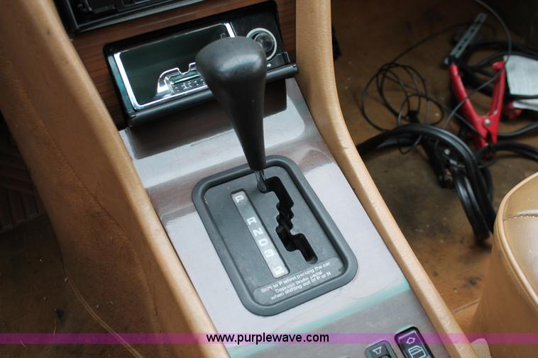 image for item E3418 1989 Mercedes Benz 300E