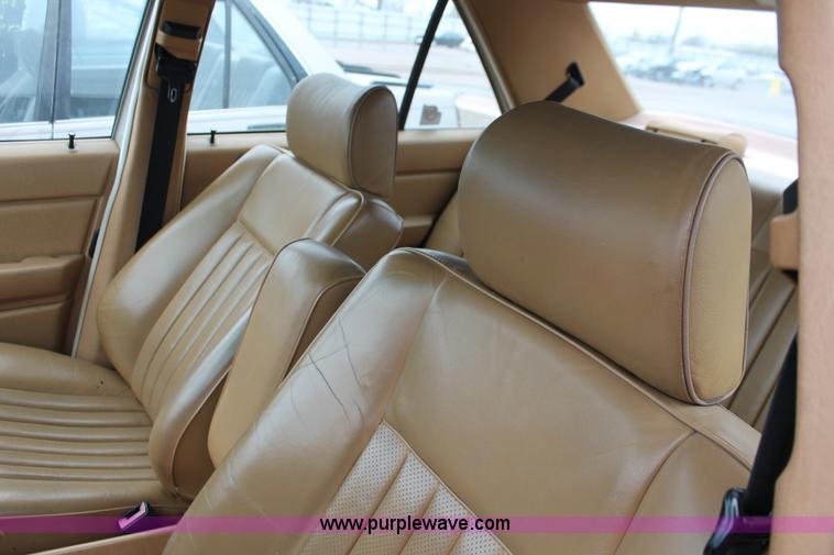 image for item E3418 1989 Mercedes Benz 300E