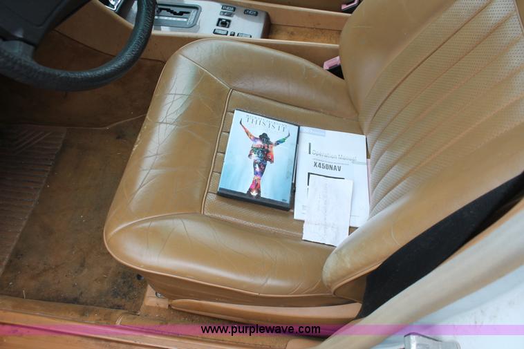 image for item E3418 1989 Mercedes Benz 300E