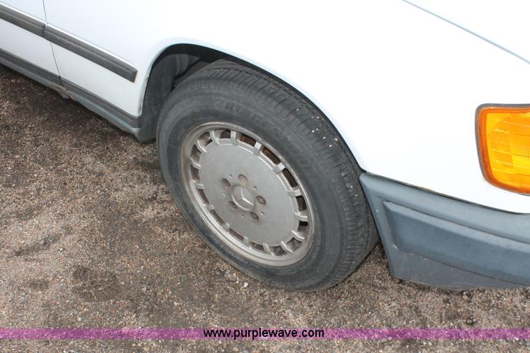 image for item E3418 1989 Mercedes Benz 300E