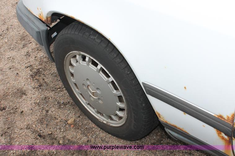 image for item E3418 1989 Mercedes Benz 300E