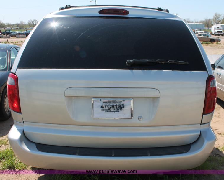 image for item H3612 2006 Dodge Caravan SXT minivan