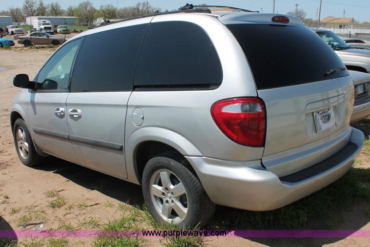 image for item H3612 2006 Dodge Caravan SXT minivan