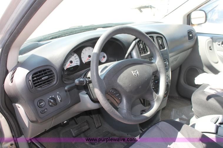image for item H3612 2006 Dodge Caravan SXT minivan