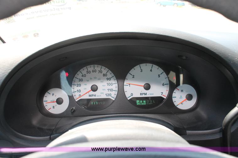 image for item H3612 2006 Dodge Caravan SXT minivan