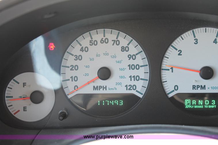 image for item H3612 2006 Dodge Caravan SXT minivan