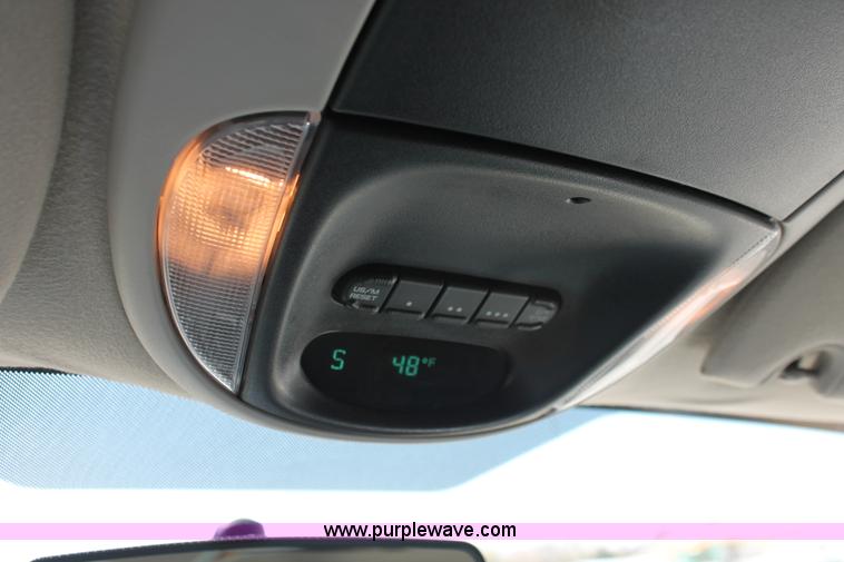 image for item H3612 2006 Dodge Caravan SXT minivan