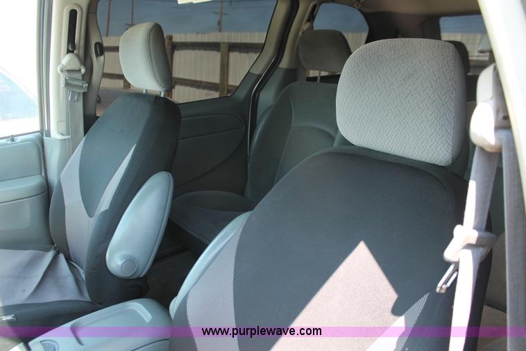 image for item H3612 2006 Dodge Caravan SXT minivan