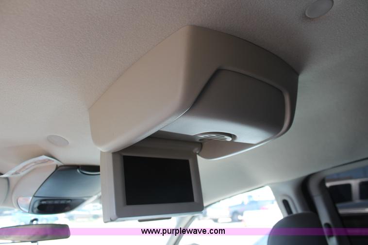 image for item H3612 2006 Dodge Caravan SXT minivan