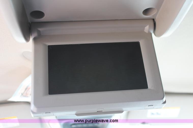 image for item H3612 2006 Dodge Caravan SXT minivan