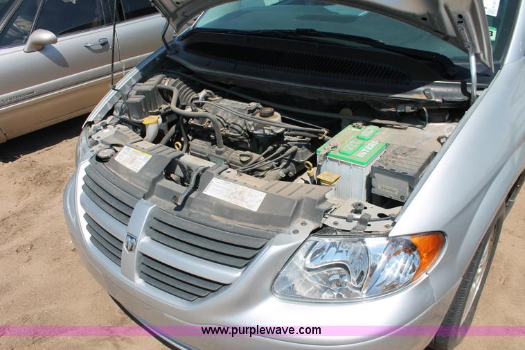 image for item H3612 2006 Dodge Caravan SXT minivan
