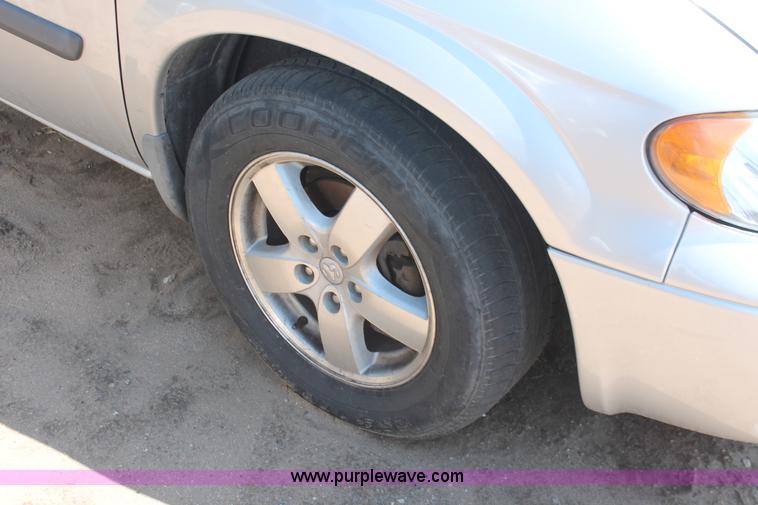 image for item H3612 2006 Dodge Caravan SXT minivan