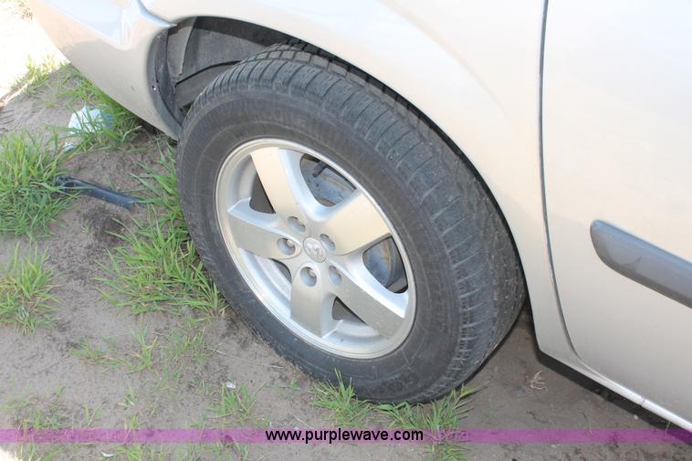 image for item H3612 2006 Dodge Caravan SXT minivan