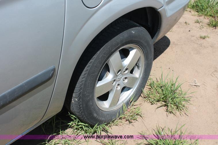 image for item H3612 2006 Dodge Caravan SXT minivan