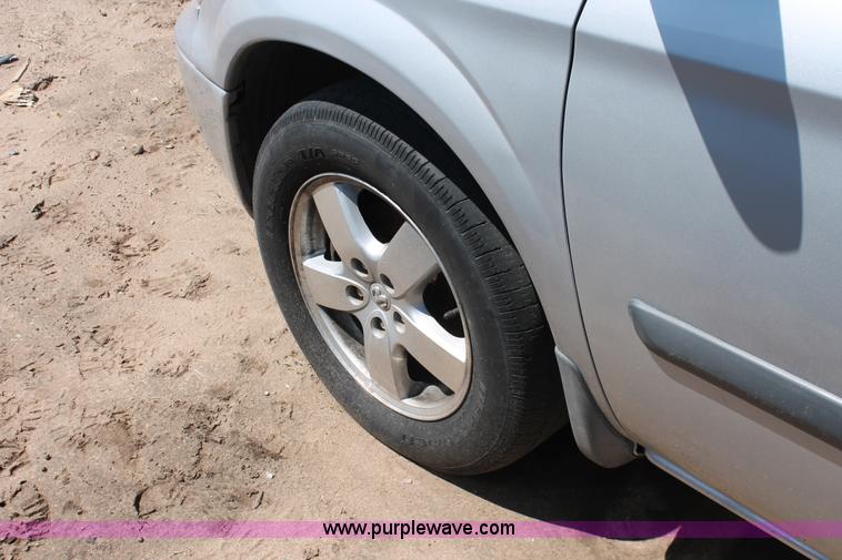 image for item H3612 2006 Dodge Caravan SXT minivan