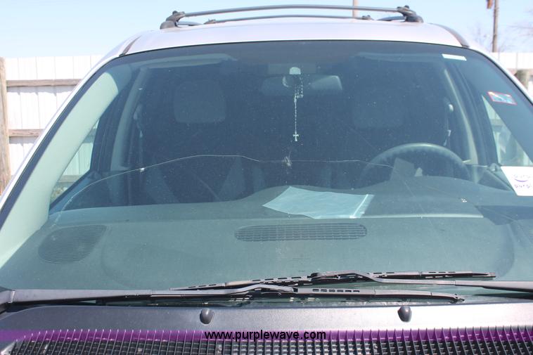 image for item H3612 2006 Dodge Caravan SXT minivan