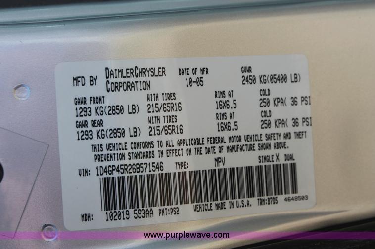 image for item H3612 2006 Dodge Caravan SXT minivan