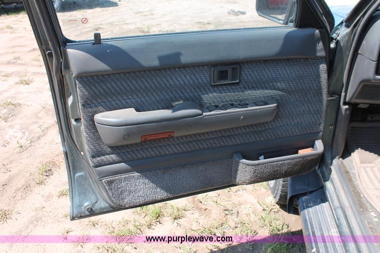 image for item H3616 1992 Toyota 4Runner SR5 SUV