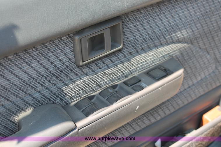 image for item H3616 1992 Toyota 4Runner SR5 SUV