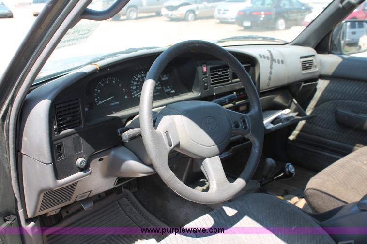 image for item H3616 1992 Toyota 4Runner SR5 SUV