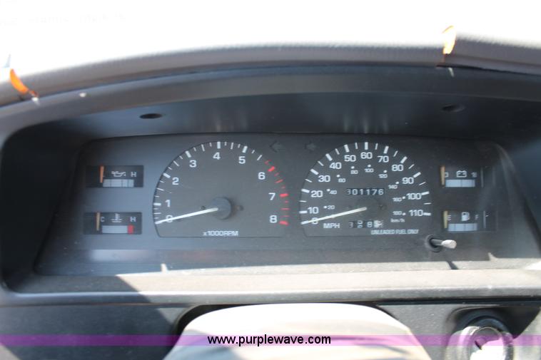 image for item H3616 1992 Toyota 4Runner SR5 SUV