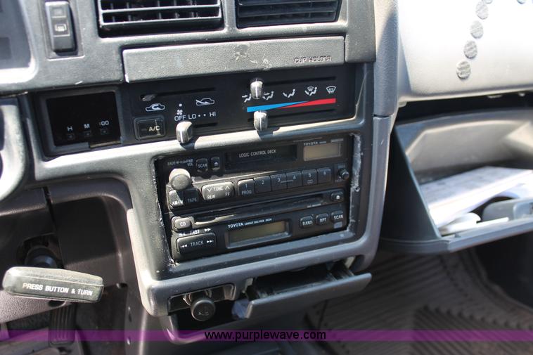 image for item H3616 1992 Toyota 4Runner SR5 SUV