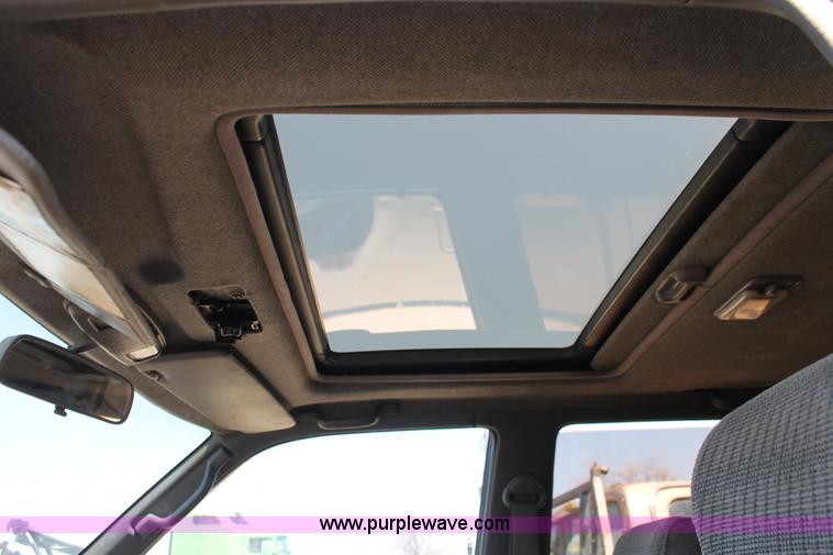 image for item H3616 1992 Toyota 4Runner SR5 SUV