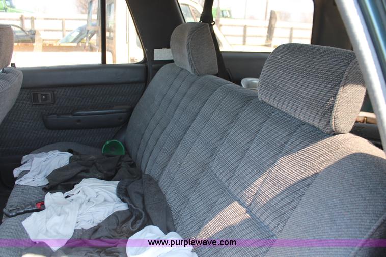 image for item H3616 1992 Toyota 4Runner SR5 SUV