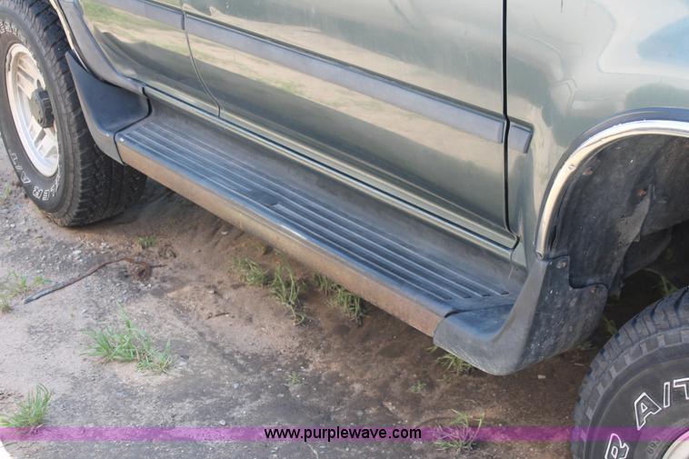 image for item H3616 1992 Toyota 4Runner SR5 SUV