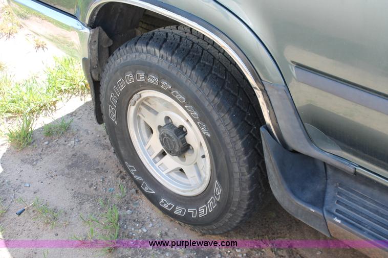 image for item H3616 1992 Toyota 4Runner SR5 SUV