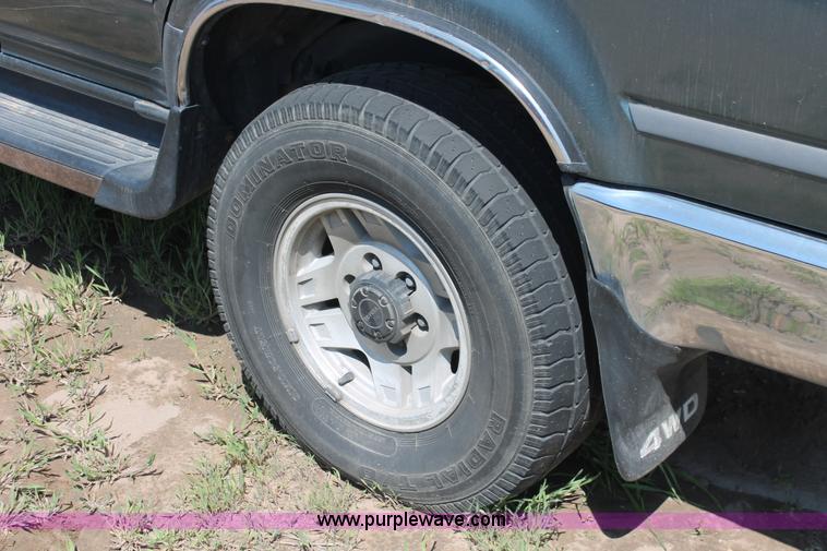 image for item H3616 1992 Toyota 4Runner SR5 SUV