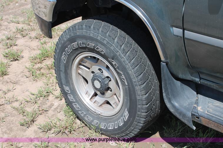 image for item H3616 1992 Toyota 4Runner SR5 SUV