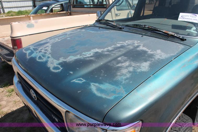 image for item H3616 1992 Toyota 4Runner SR5 SUV