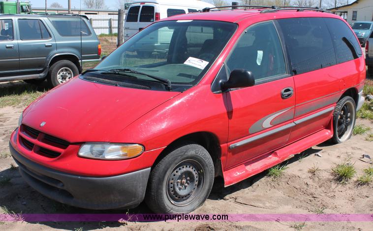 image for item H3617 1996 Dodge Caravan minivan