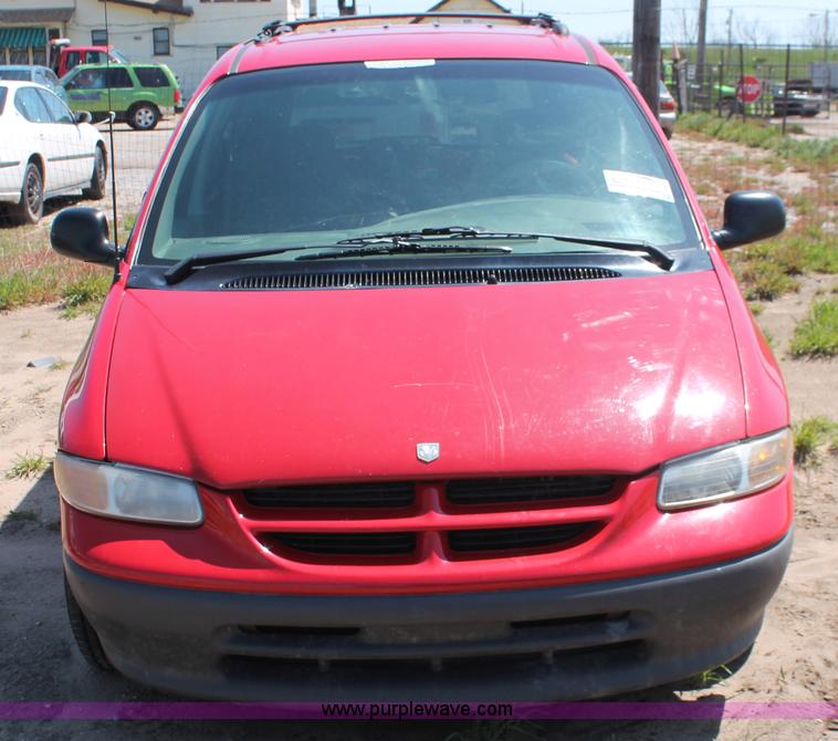 image for item H3617 1996 Dodge Caravan minivan