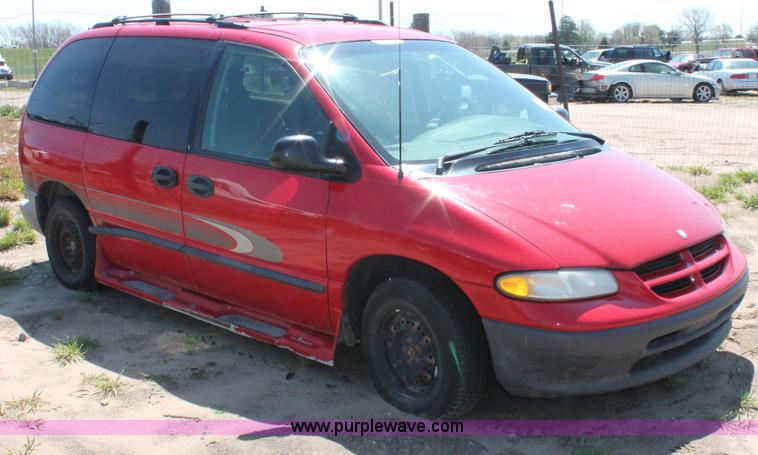 image for item H3617 1996 Dodge Caravan minivan