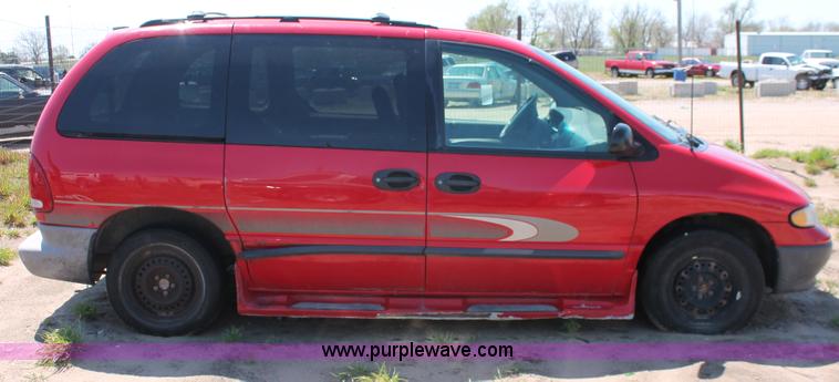 image for item H3617 1996 Dodge Caravan minivan