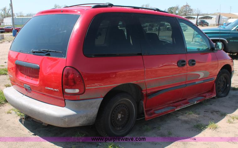 image for item H3617 1996 Dodge Caravan minivan