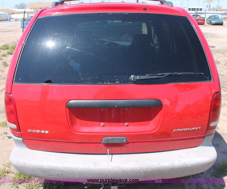 image for item H3617 1996 Dodge Caravan minivan