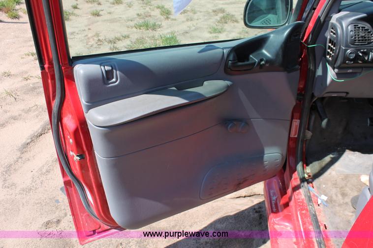 image for item H3617 1996 Dodge Caravan minivan